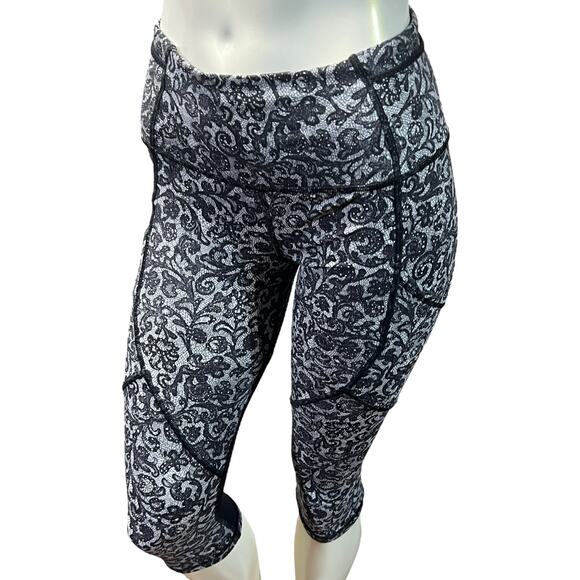 Lululemon Outrun High-Rise Crop Leggings Cinder Lace Black White Mesh Size 6 - Picture 2 of 16